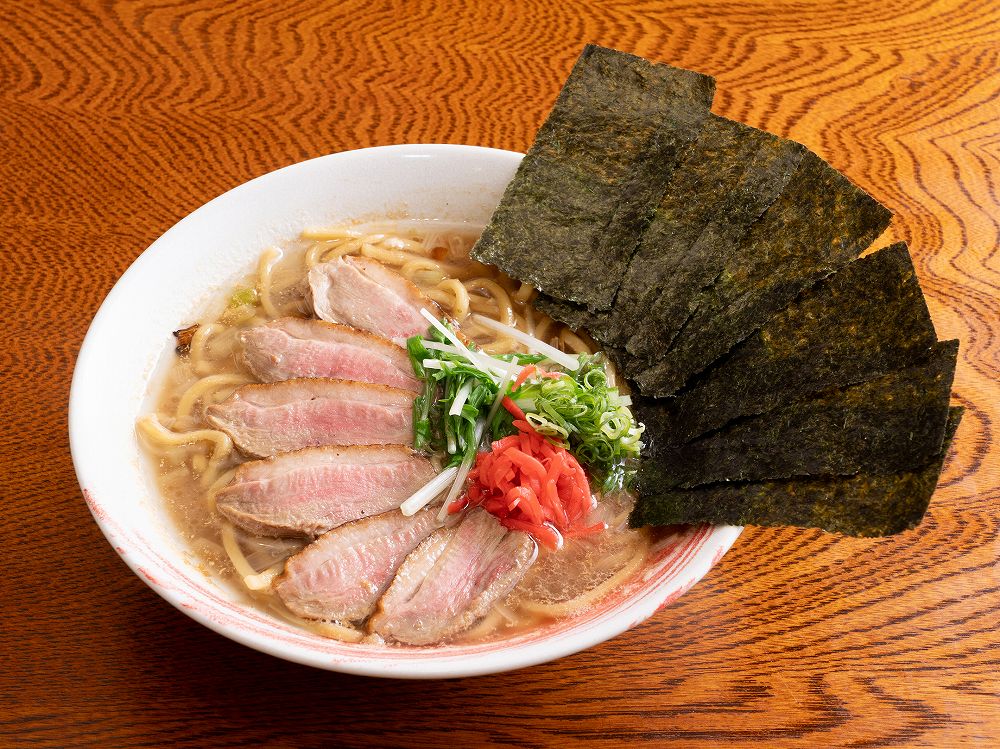 鴨油香る濃厚豚白湯らぁ麺（並・上・特上） 並1,100円 上1,430円 特上1,760円 ※画像は特上